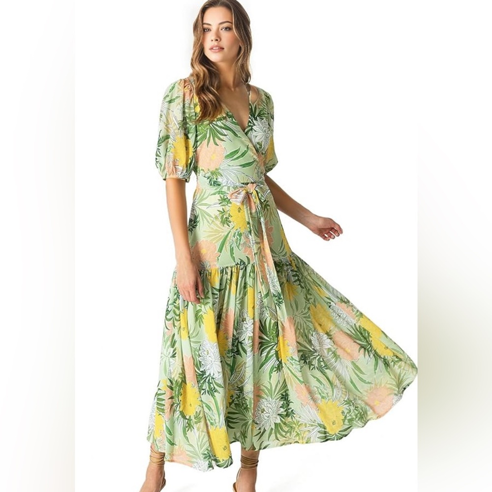 Green Maxi Dress with Elegant Flowing Design